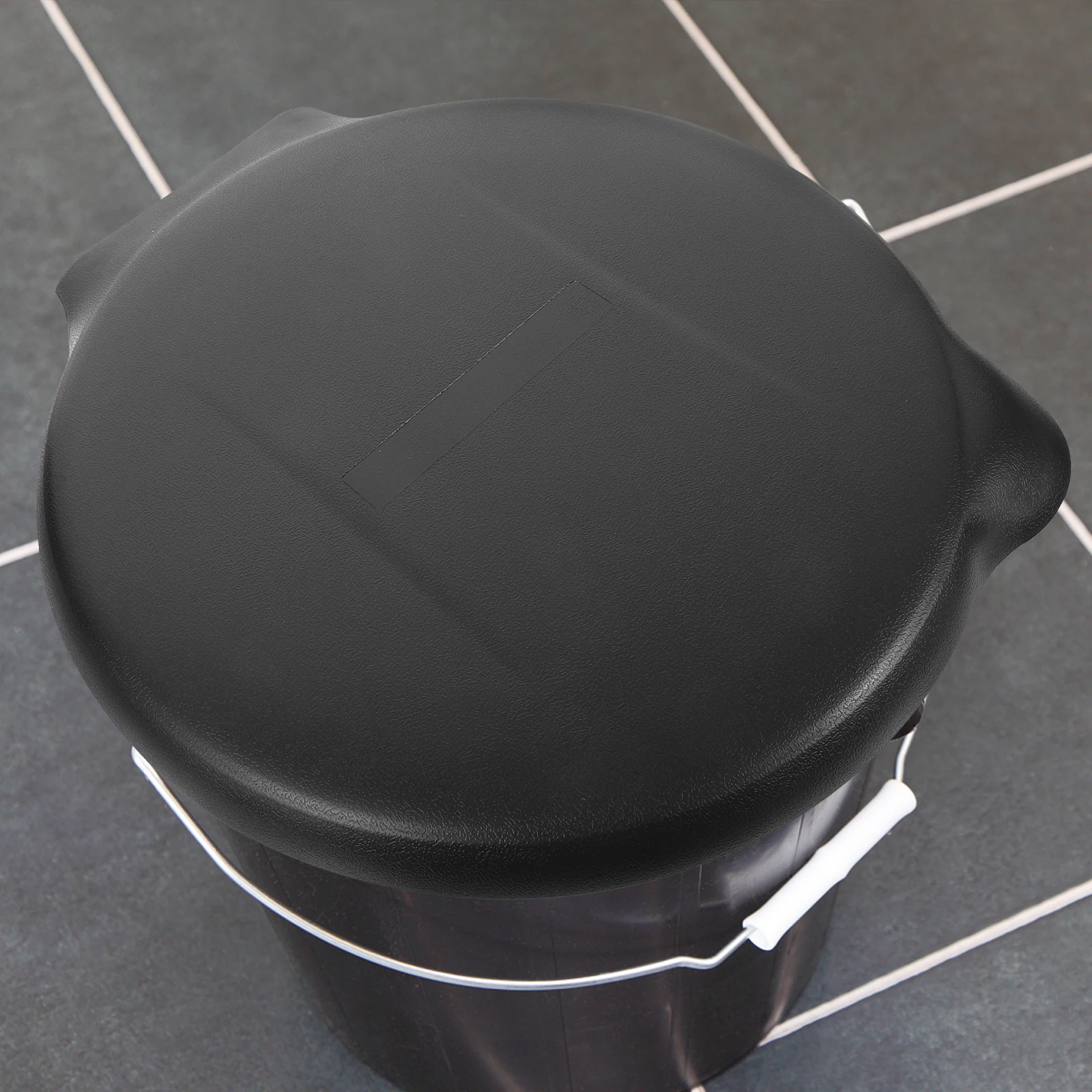 ฝาปิดห้องน้ําที่นั่งแบบพกพาพร้อมฝาครอบ Camping Bucket ห้องน้ําไม่เต็มเต็งที่นั่งห้องน้ําพร้อมฝาครอบที่นั่งสําหรับห้องน้ําตั้งแคมป์กลางแจ้ง