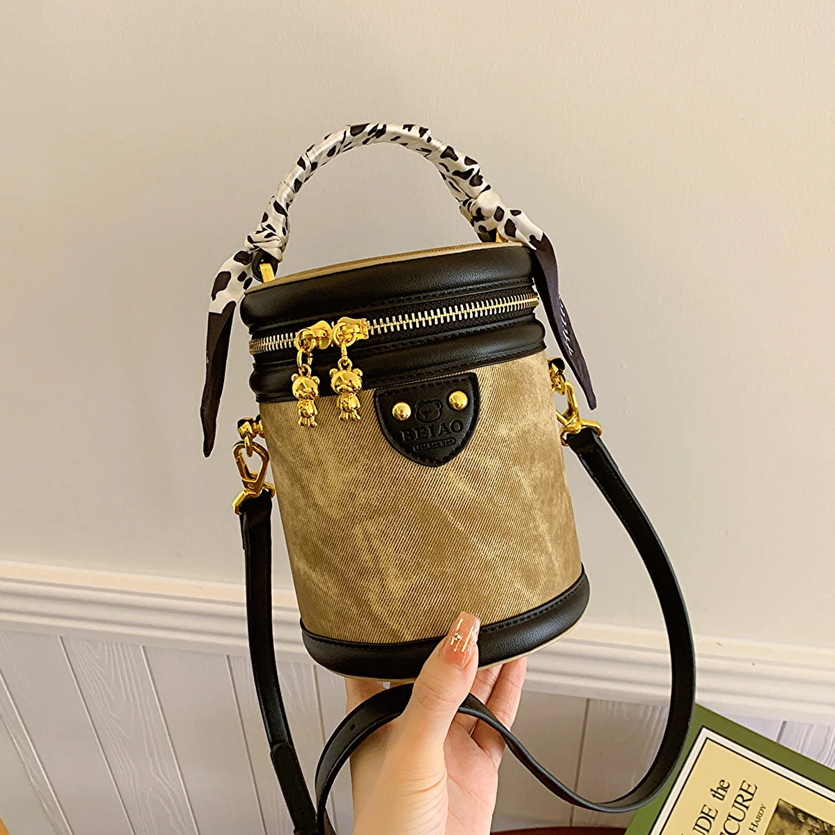 Beibao Water Bucket Bag Women\'s One Shoulder Crossbody Bag Fashion Retro Original Design Texture Versatile Handheld Cylinder Bag