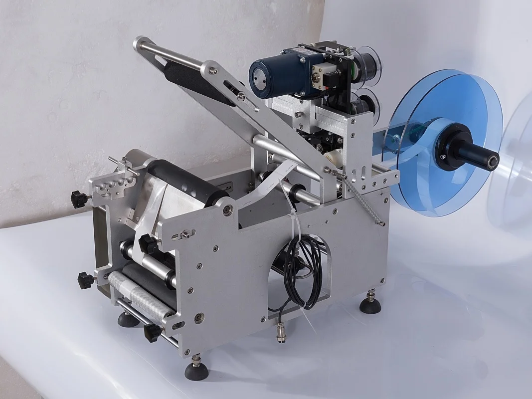 SLM-50 Manual Semi Automatic Round Bottle Round Wine Bottle Self Adhesive Label Packaging Labeling Machine For PET Bottles Cans