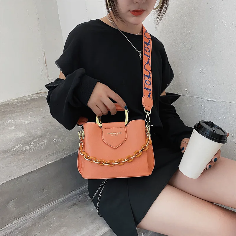 กระเป๋าของผู้หญิงแฟชั่น2023ใหม่คุณภาพสูง Crossbody กระเป๋าสำหรับกระเป๋าใส่เงินของผู้หญิงกระเป๋าถือกระเป๋าสะพายข้างโซ่หนัง PU ออกแบบกระเป๋าคาดเอว