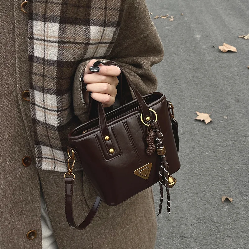 

Women's 2025 Vintage-Inspired Bucket Crossbody - Niche Texture, Fashionable Handheld, Simple & Trendy