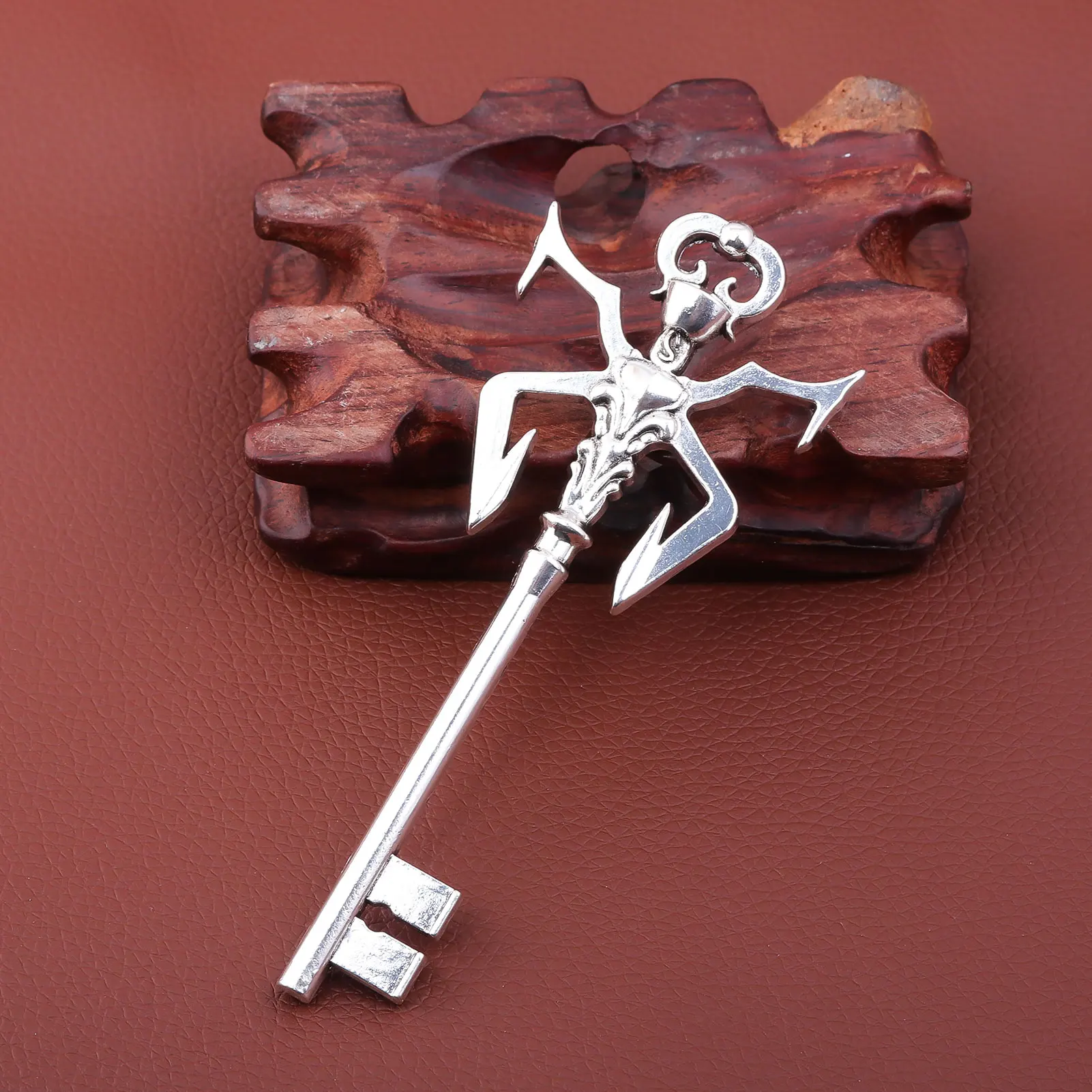 Game Resident Evil 4 Remake Keychain Level-breaking Prop Key Metal Model Key Ornaments Gift For Friends
