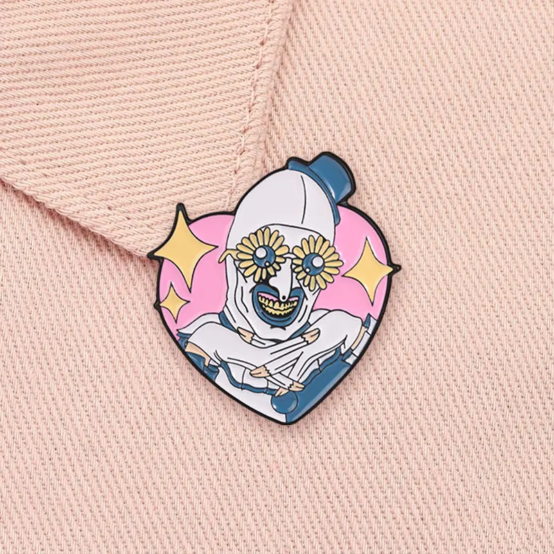 Halloween Cartoon Daisy Masked Clown Metal Brooch Badge Small Gift Lapel Pins for Caps Cap Pin Backpack Accessories Badges Bag