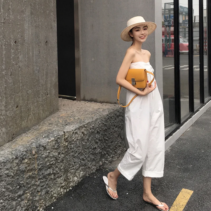 

Летний костюм Dongda Gate 2024: Новинка! Белый комплект из укороченного топа без бретелек и брюк с высокой талией и широкими штанинами.