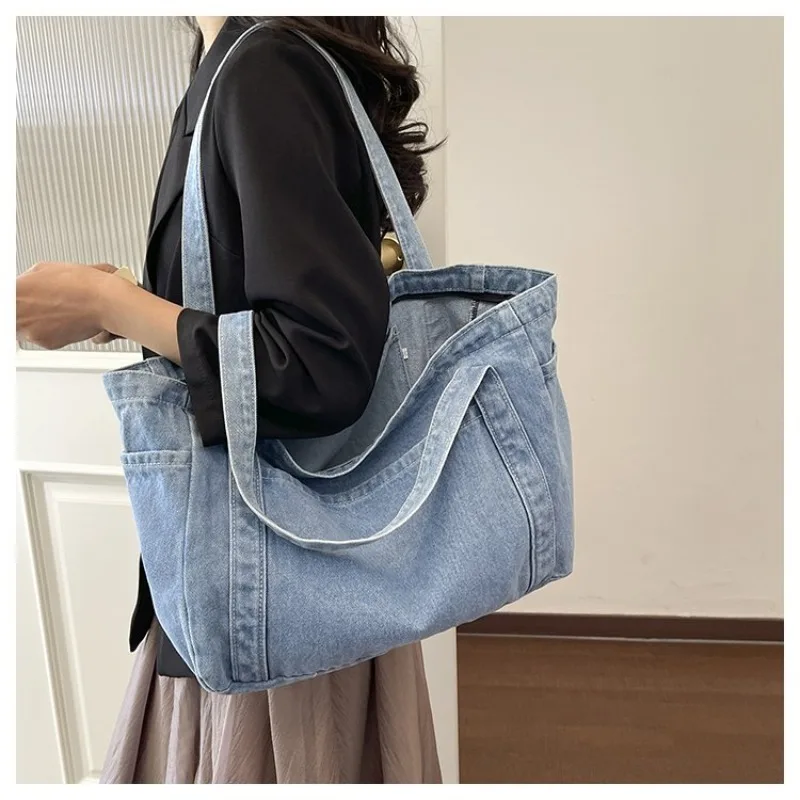 

Women's Light Wash Denim Tote Bag with Multi-Pocket Design, Casual Style for Daily Errands, School Commute & Weekend Outings