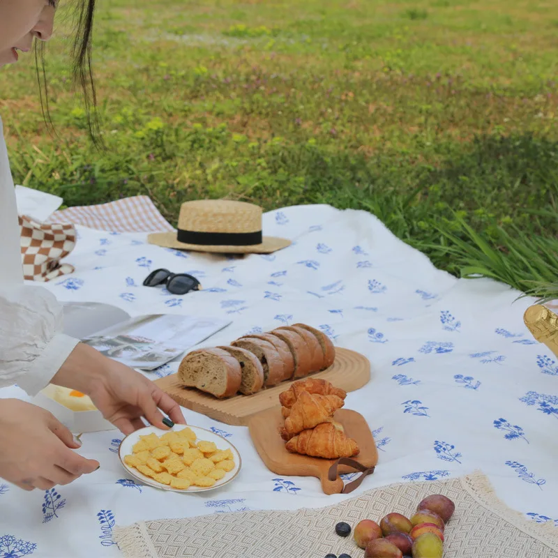 Wink outdoor picnic mat, fresh pastoral embroidery flowers, spring, outdoor lawn, camping, moisture-proof, portable mat