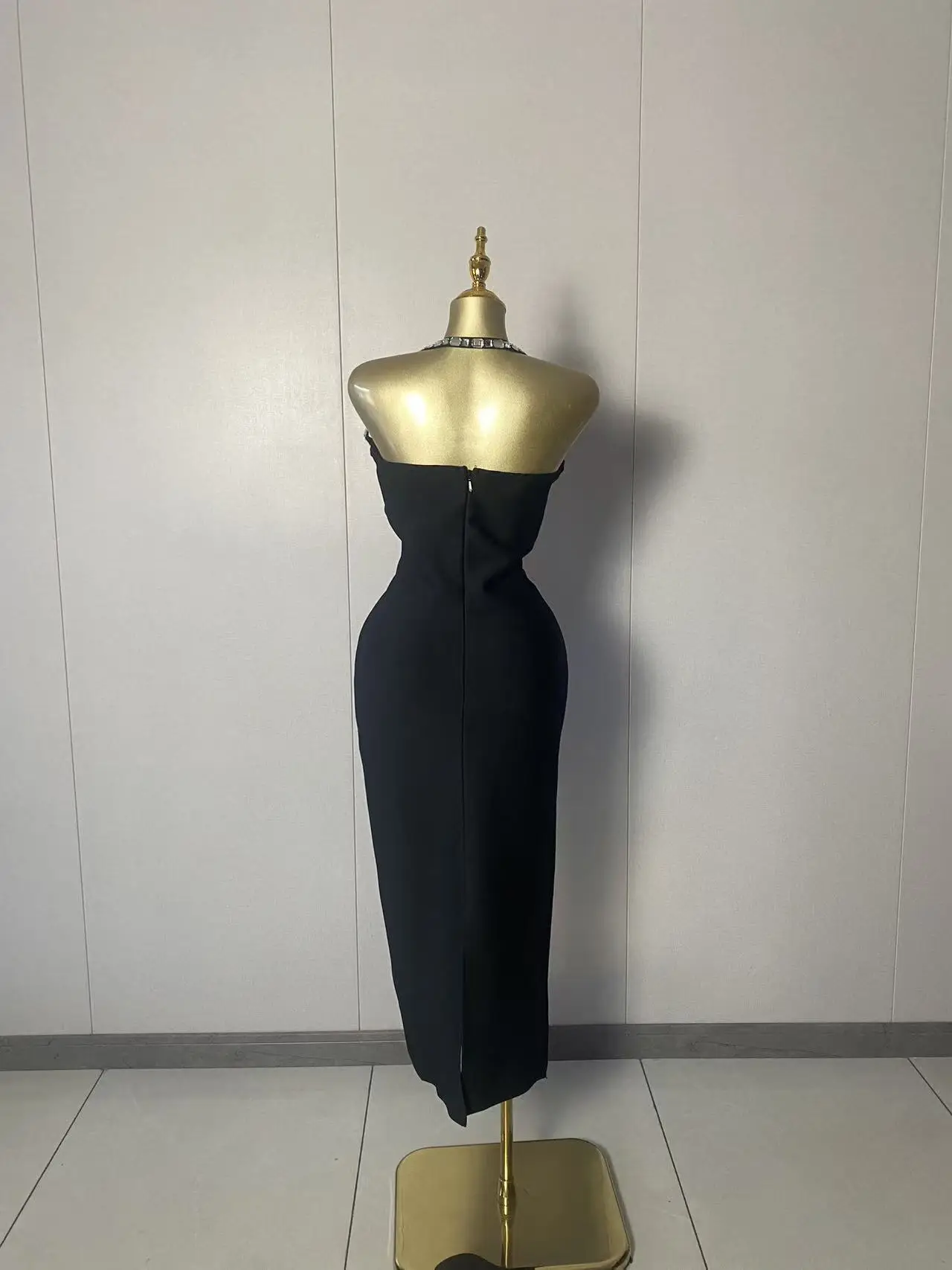 2025年新作 レディース セクシー ノースリーブ ホルターネック ダイヤモンド ブラック ミディ丈 ボディコン ドレス 2025 エレガント イブニング クラブ 高級 バースデーパーティー ドレス