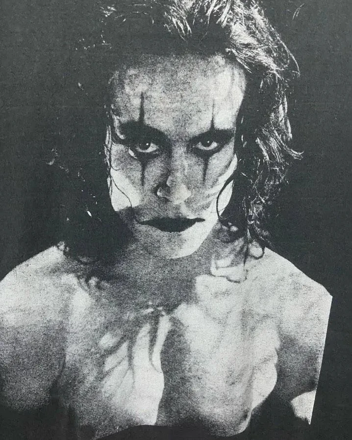 تي شيرت فيلم "الرابين"، ليس جميع الضاحيين؟ الفن المظلم، الملابس القوطية، الملابس البديلة، براندون لي، إريك دريفين - 1994 #6