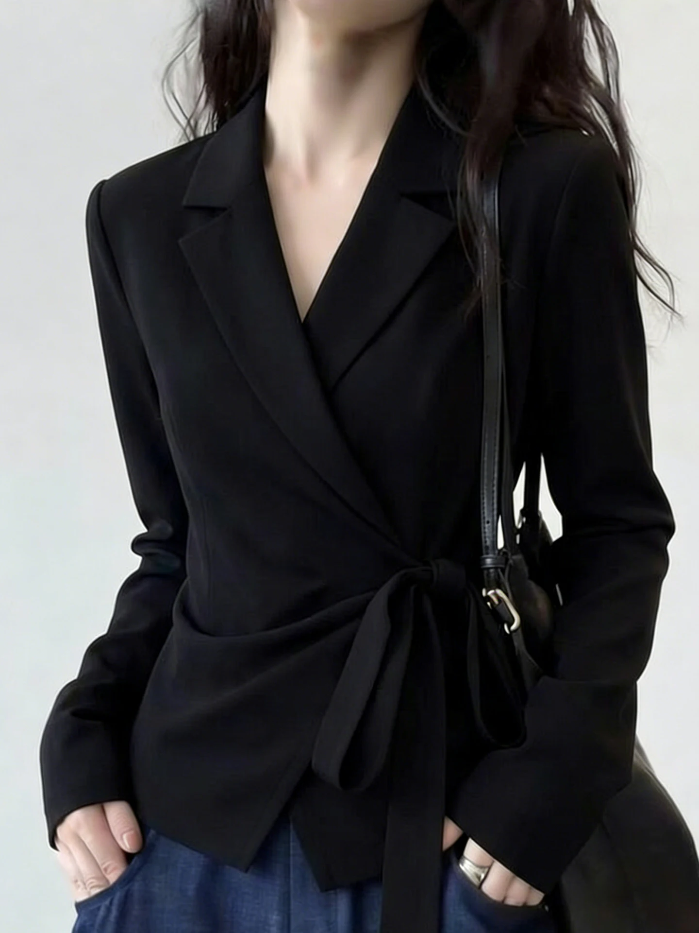 

Elegant Black Long Sleeve Shirt Women's Fashionable Slimming Versatile Belted Waist Design Summer 2026 High-End Feel Small Shirt