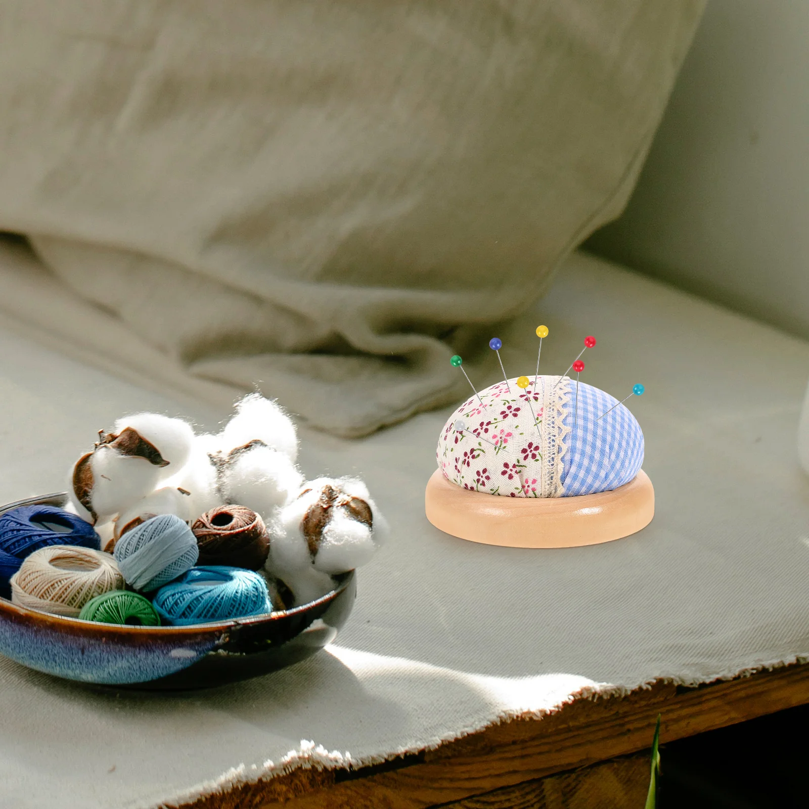 

Pin Cushion Ball Design Compact Needle Holder Daily Use Sewing Pin Holder Household Needle Cushion Sewing Accessory