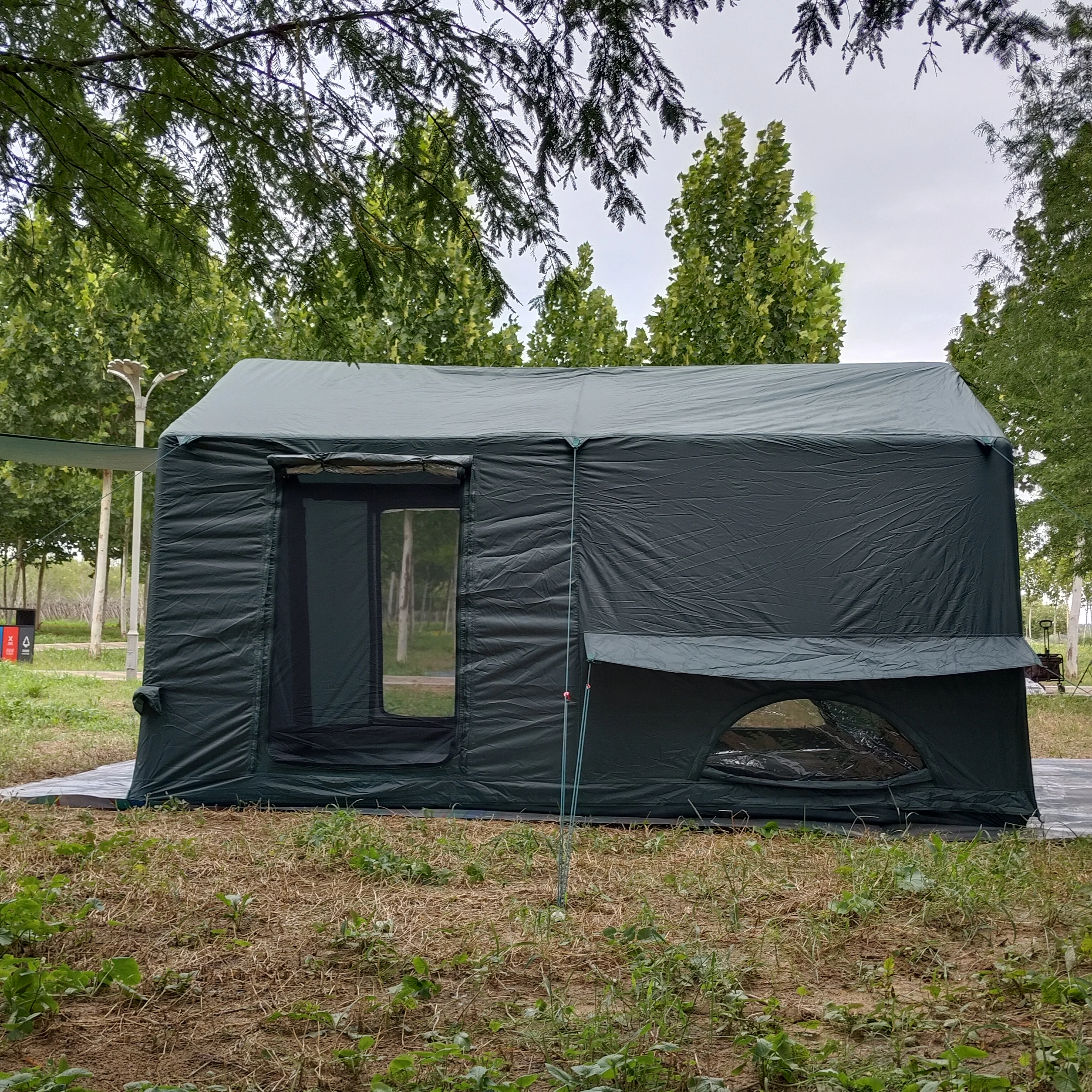 Large Luxury 8-15 Person Waterproof Durable Inflatable Airtight Camping Tent Made Of Oxford Canvas PVC Cotton For Camping For RV