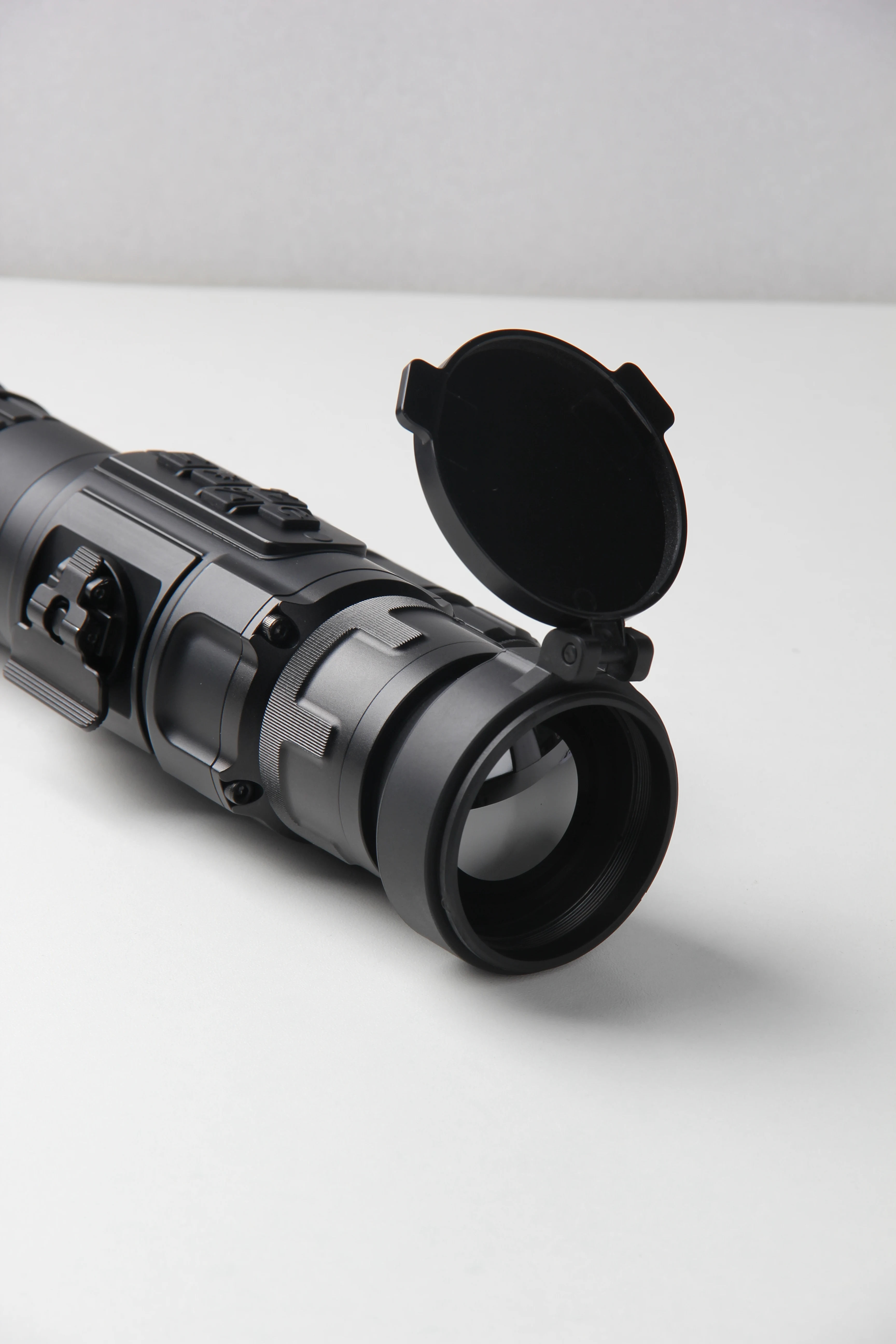 Longot AL360P LRF 384*288 رؤية حرارية ممتازة مع نطاق أحادي العين متين مقاوم للماء بالأشعة تحت الحمراء للرؤية الليلية Rangefinder