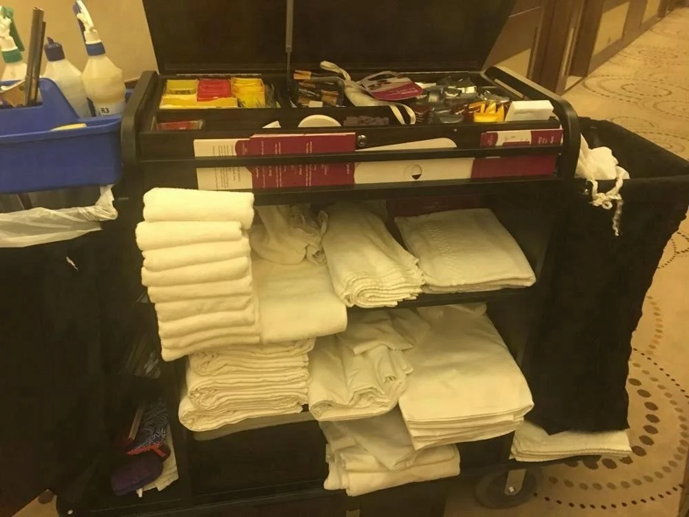 2025 Carrello per le pulizie dell'hotel a prezzo economico di nuovo design / Carrello per la cameriera della stanza