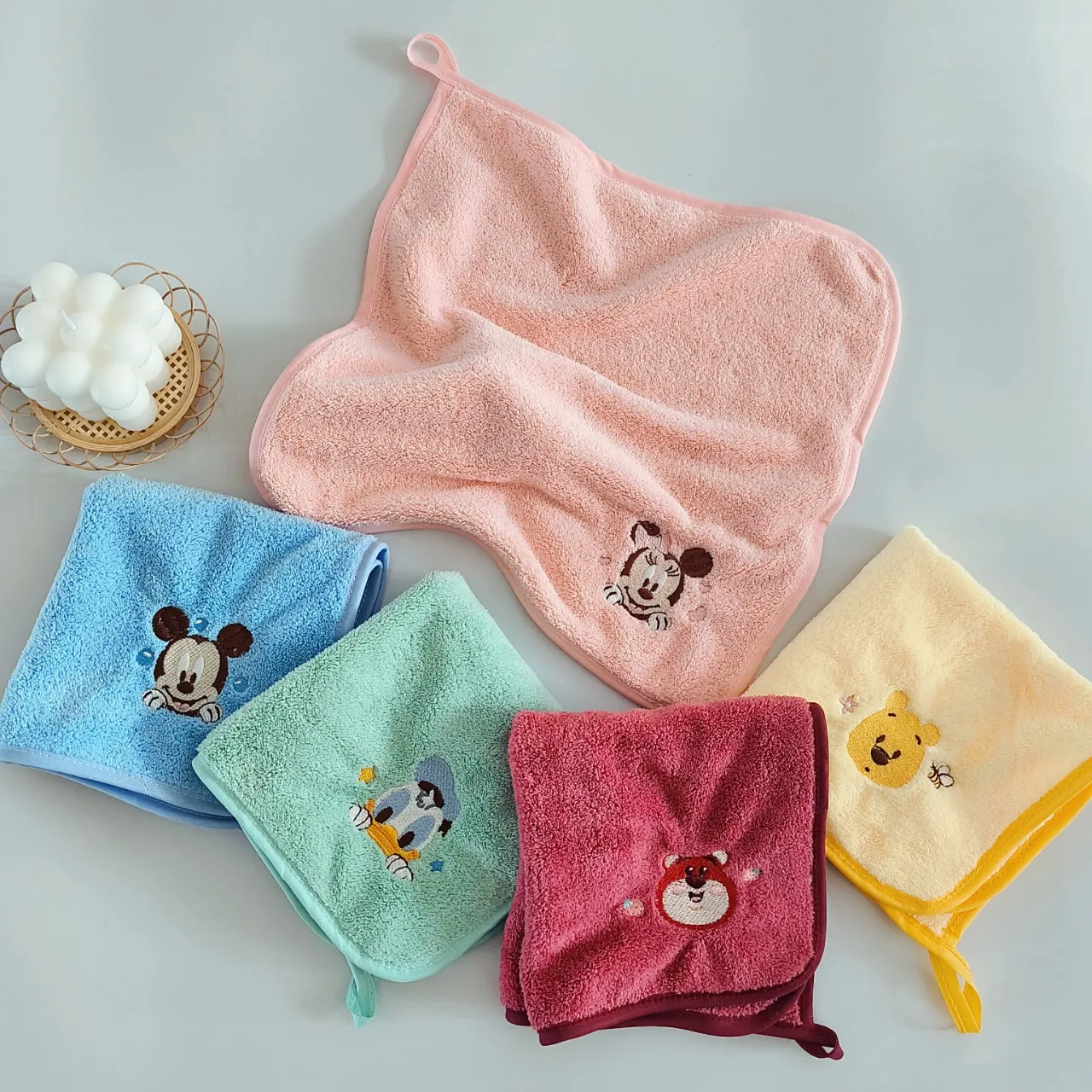 Miniso toalha quadrada bordada dos desenhos animados coral veludo toalha infantil absorver água macia de secagem rápida toalha de mão para limpar o rosto