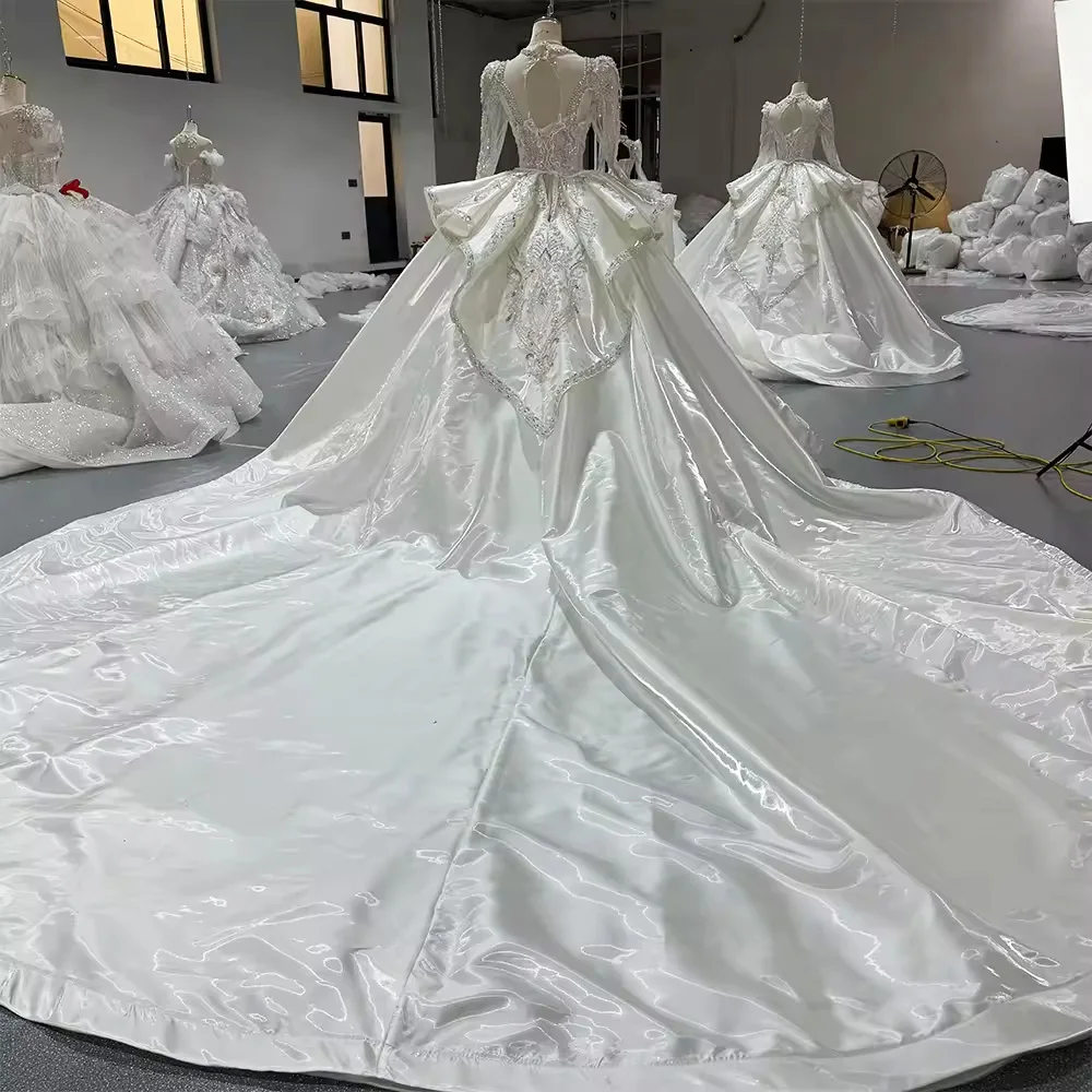 فستان زفاف طويل من Robe De Mariée بأكمام طويلة ورقبة على شكل V مطرز بالخرز من الكريستال برباط علوي وفتحة خلفية فستان زفاف طويل فيستدو دي نوفيا
