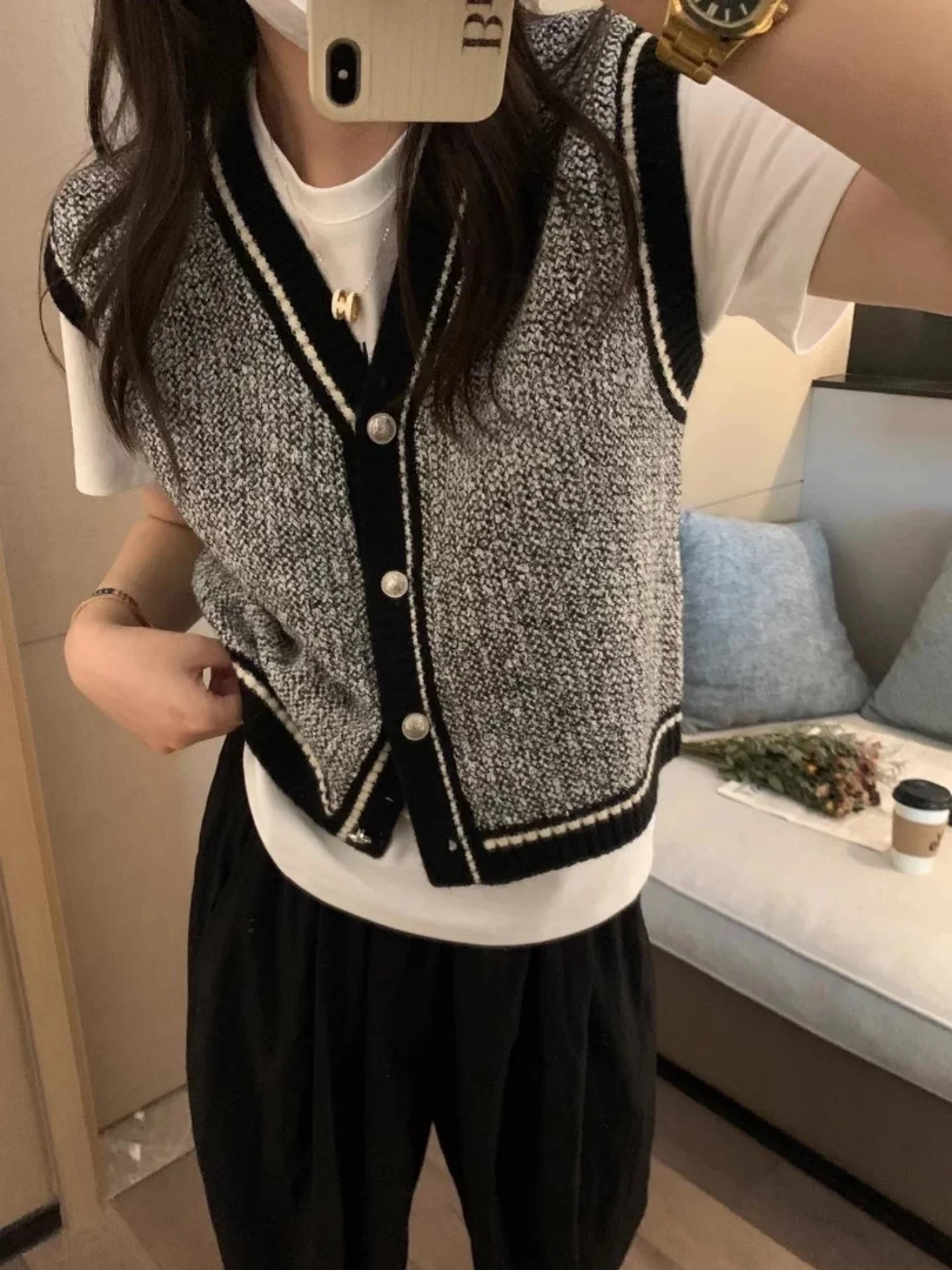 100% wool women's V-neck vest color blocked knitted sleeveless cardigan sweater autumn and winter short jacket vest hot selling