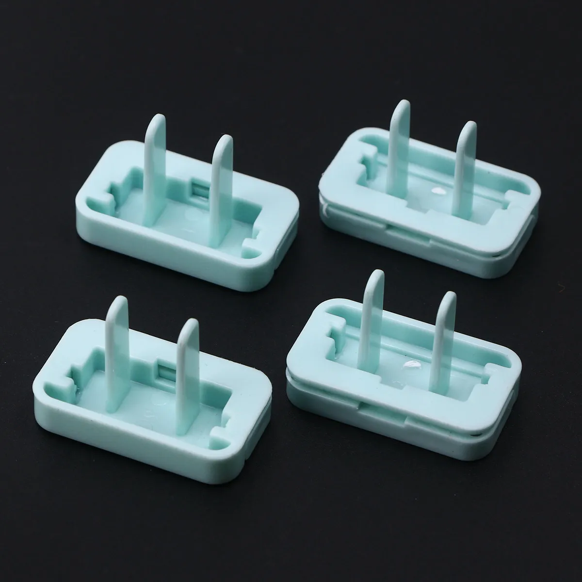 

8 шт. защитных накладок на розетки для детей, изолированные из АБС-пластика, предотвращают поражение током и попадание горючей пыли.