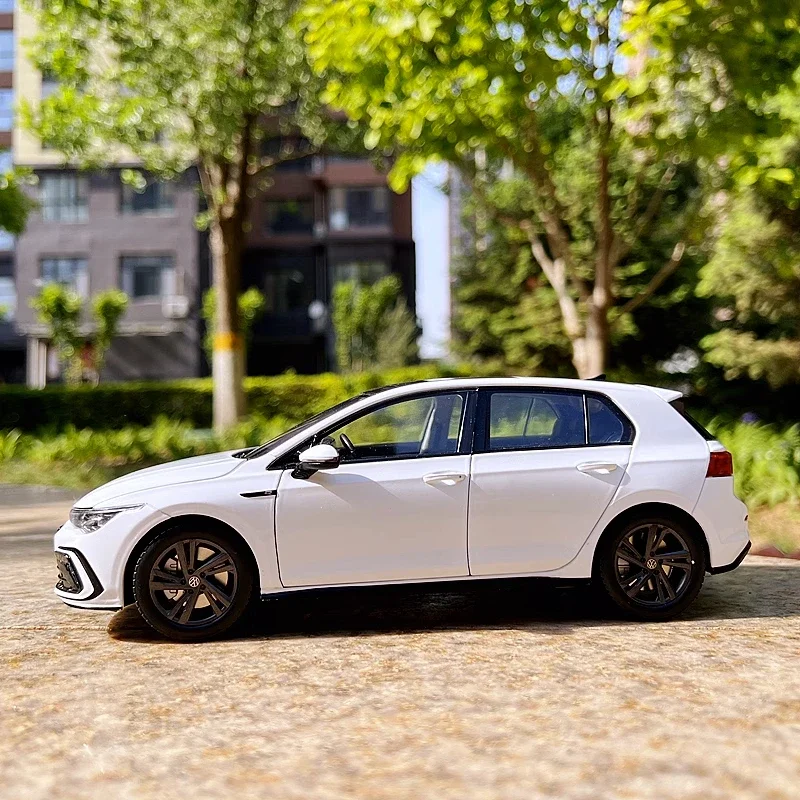 1:18 Volkswagen Golf R-Line 8th Generation High Simulation Diecast Car Metal Alloy Model Car gift collection decorative toy