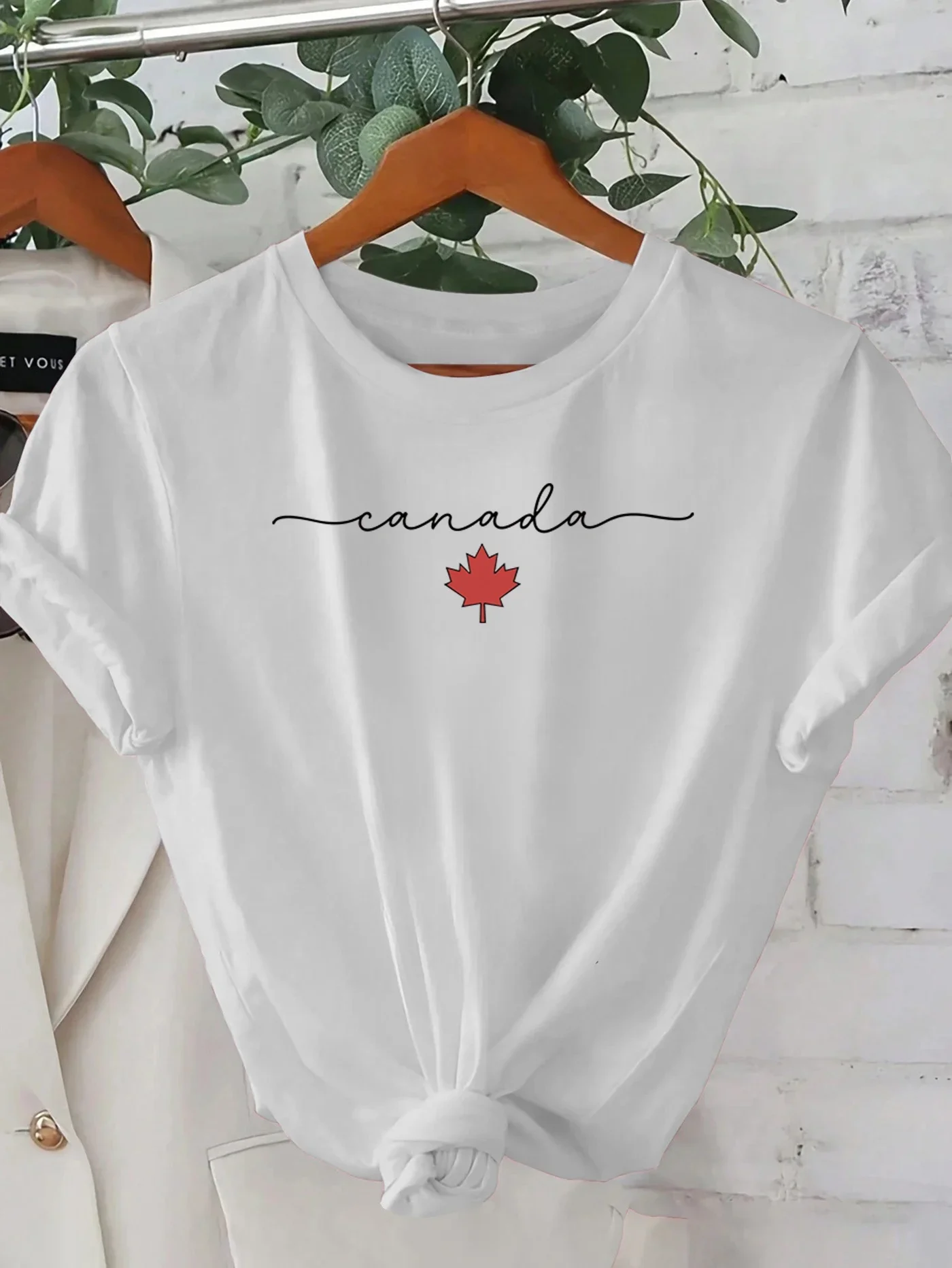Canada Maple Leaf Printed Women's T-shirt Top Short Sleeve Round Neck Women's Casual T-shirt Summer Women's Clothing