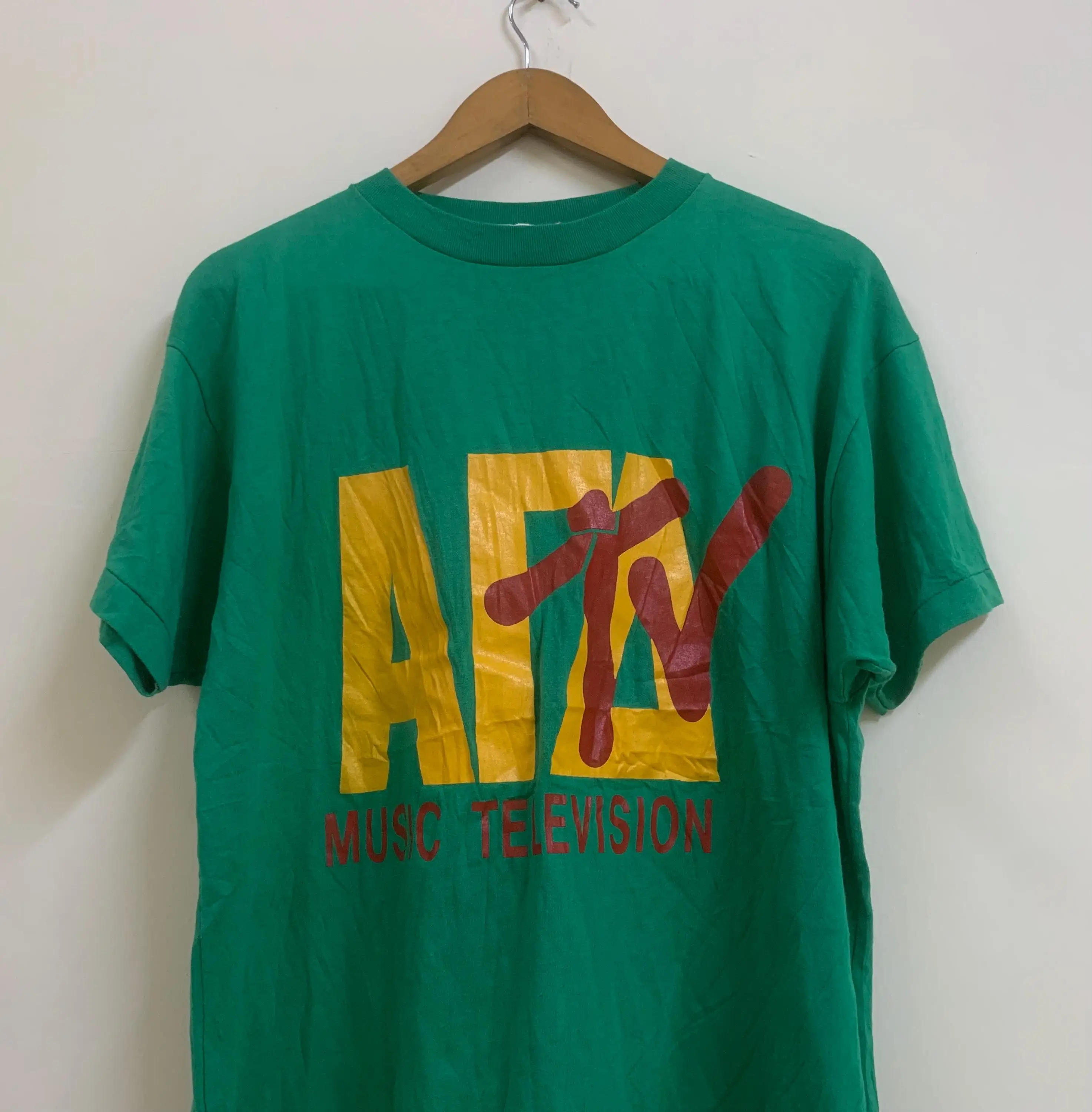 

vintage 80s Harlco Music Television T Shirt size L AI TV mtv clothing