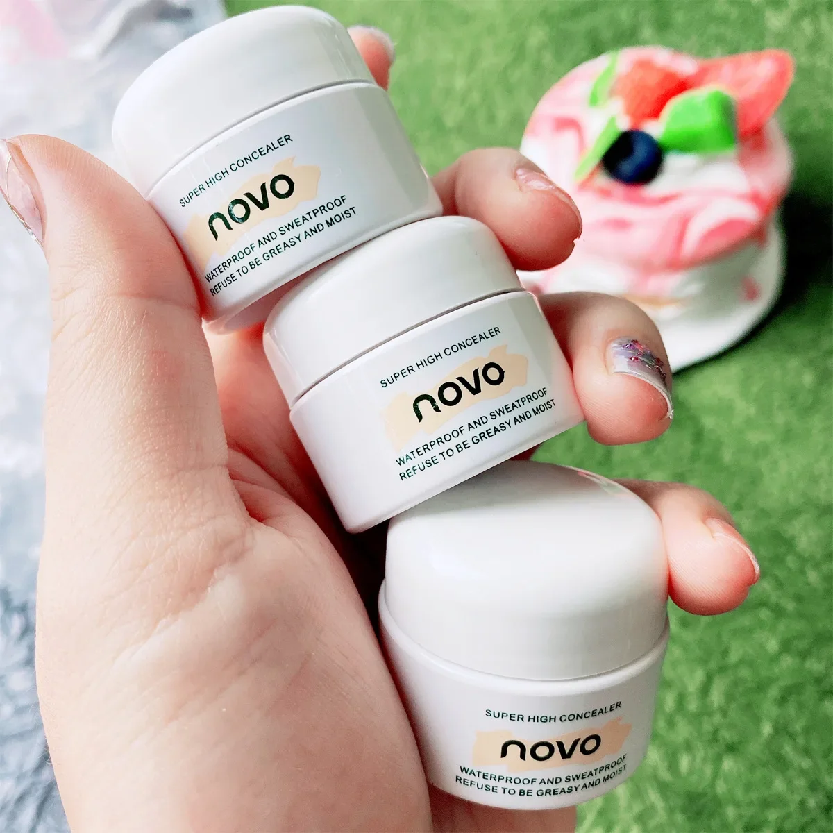 Novo คอนซีลเลอร์กันน้ำและกันเหงื่อปกปิดจุดบนใบหน้ารอยสิวหมองคล้ำใบหน้าแต่งหน้า