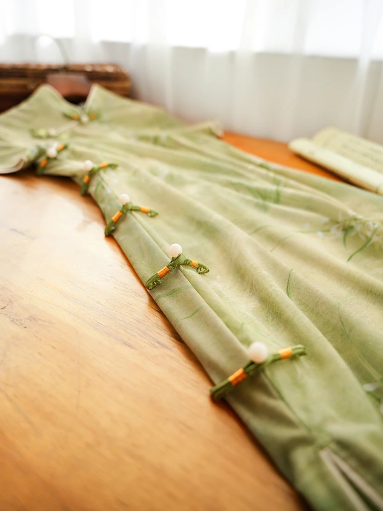 

Новая китайская версия Young Sle eeni: обновленная тонкая летняя модель для повседневной носки с цветочным узором