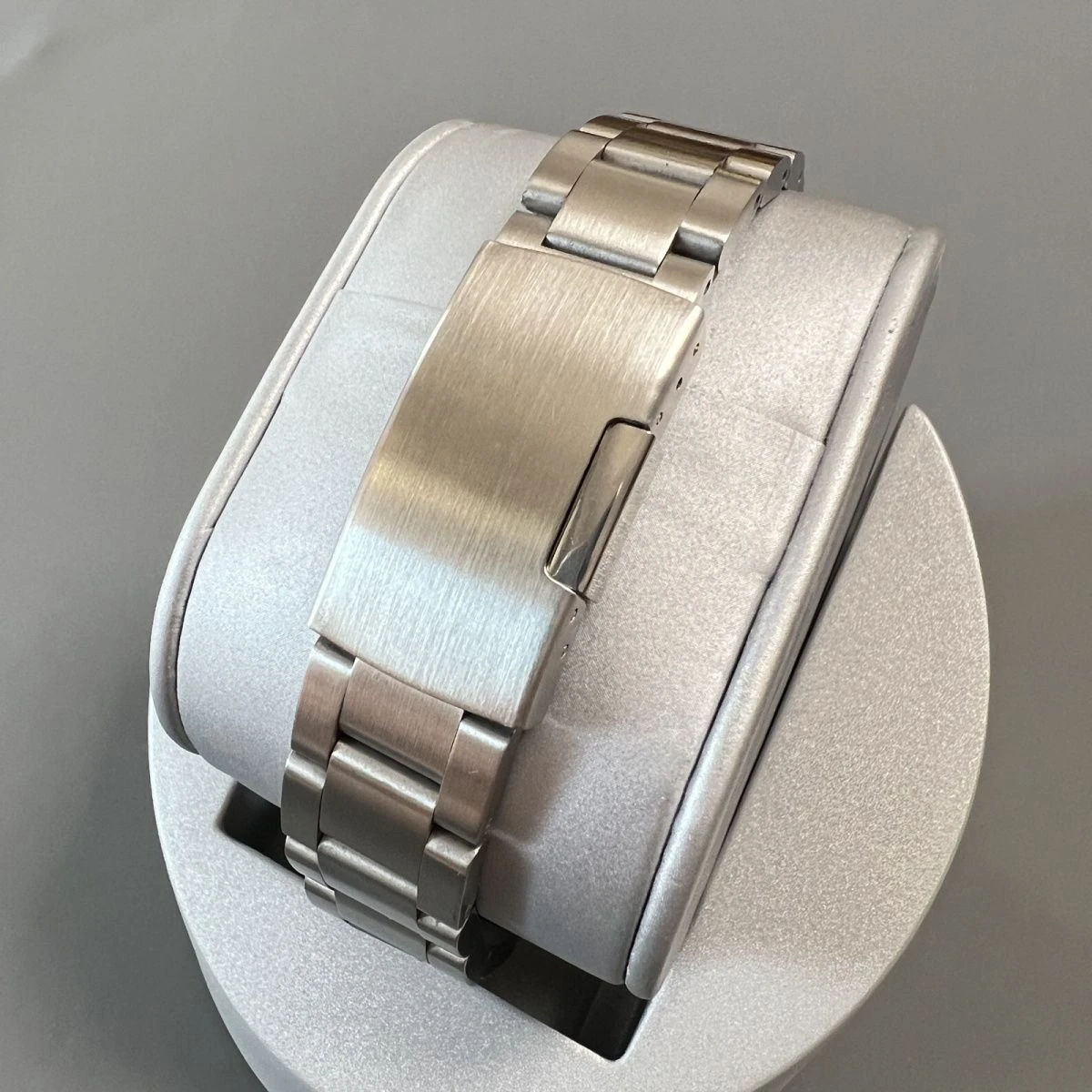 Jam Tangan Quartz Stainless Steel Retro Sport dengan Mesin Quartz dari Jepang Diameter 40mm Tebal 13mm Kaca Mineral Bercahaya