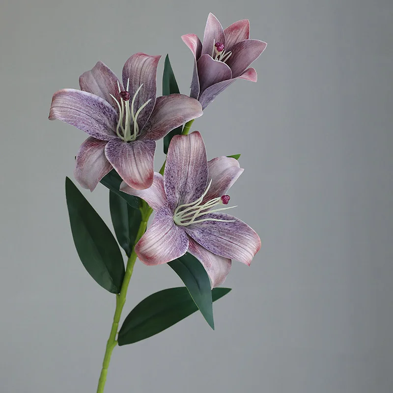 1 قطعة الأوروبية الرجعية 3-رئيس النفط اللوحة زنبق محاكاة زهرة ضوء الفاخرة المنزل طاولة طعام الديكور ورد صناعي زنبق