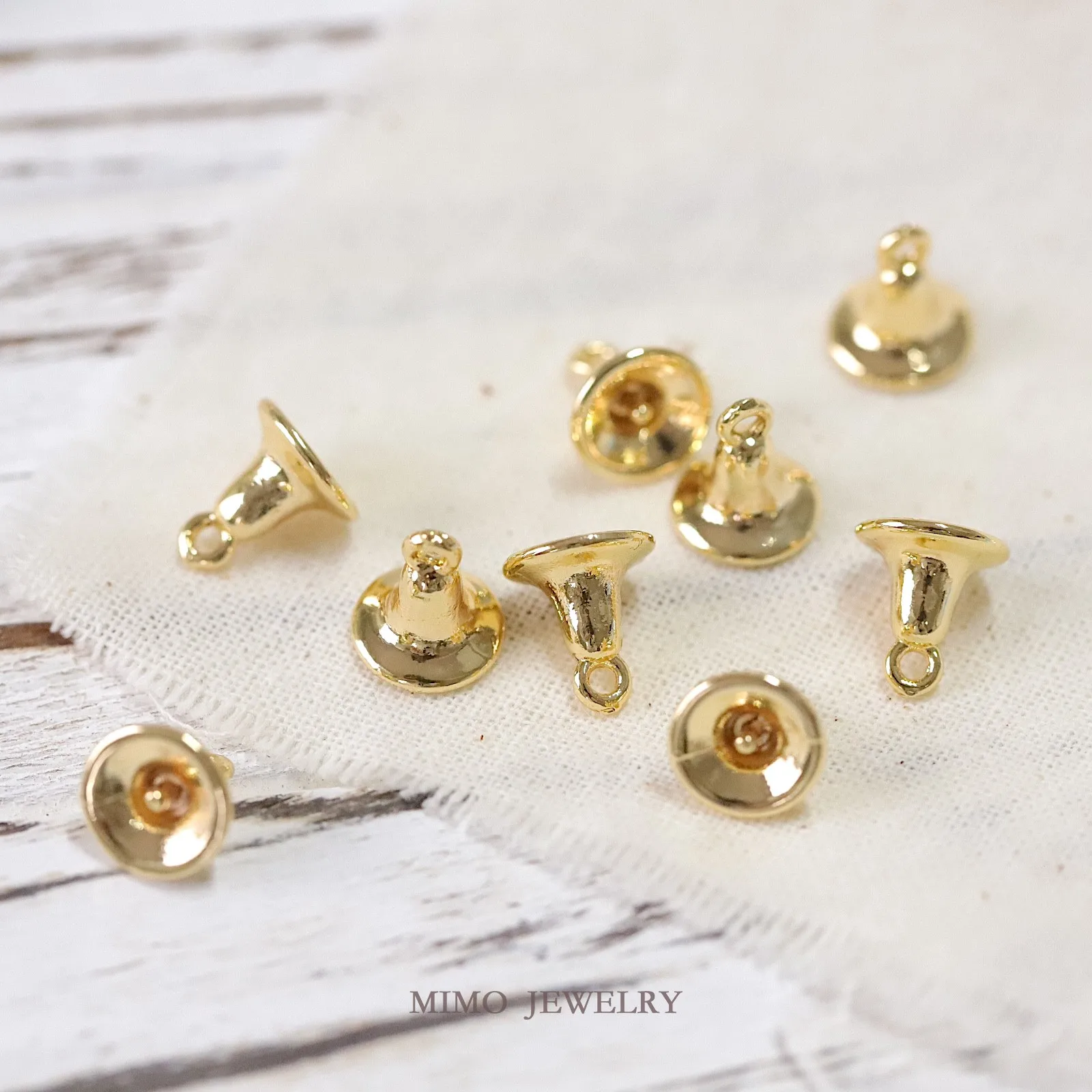 

Horn Shaped Bell Pendant Christmas Style Gift Decoration Pendant Supplies DIY Hand Brass Gold Plated Accessories 8.9x8.2mm