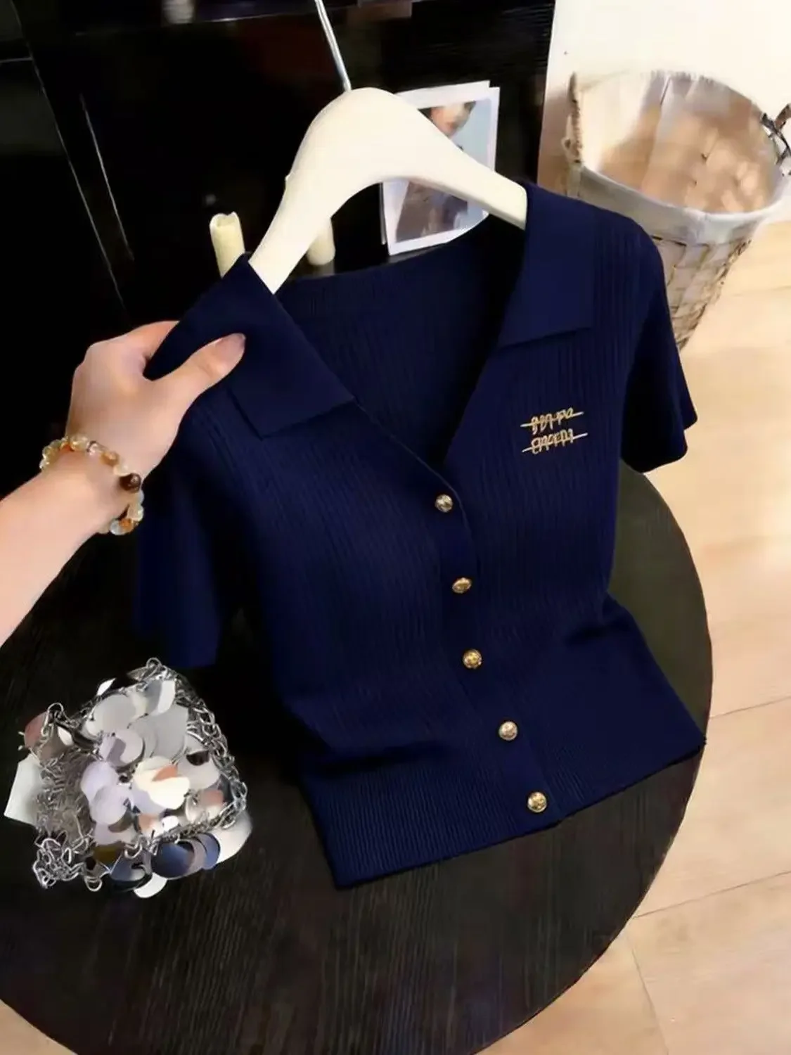 80-200 lbs Passend für Ice Silk Gestreiftes Poloshirt Damen Sommer Slim Fit T-Shirt Goldbesticktes Ein-Knopf-Oberteil Stylische Strickware – Detail 7