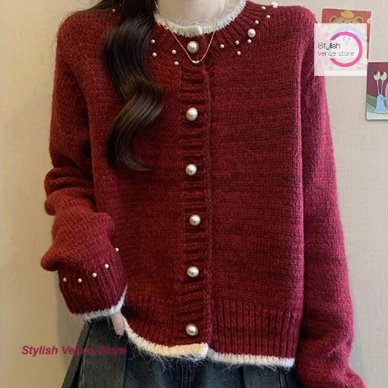 

Korean style Pearl design sense of contrast sweater women's autumn and winter new fashion little casual Joker cardigan top.