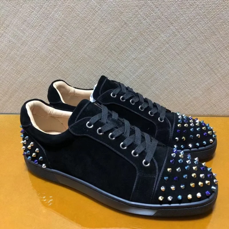 Low Top Rote Unterseite Für Männer Luxus Trainer Fahren Spikes Schwarz Wildleder Echtes Leder Farbe Nieten Zehenkappe Heels Wohnungen Sneaker