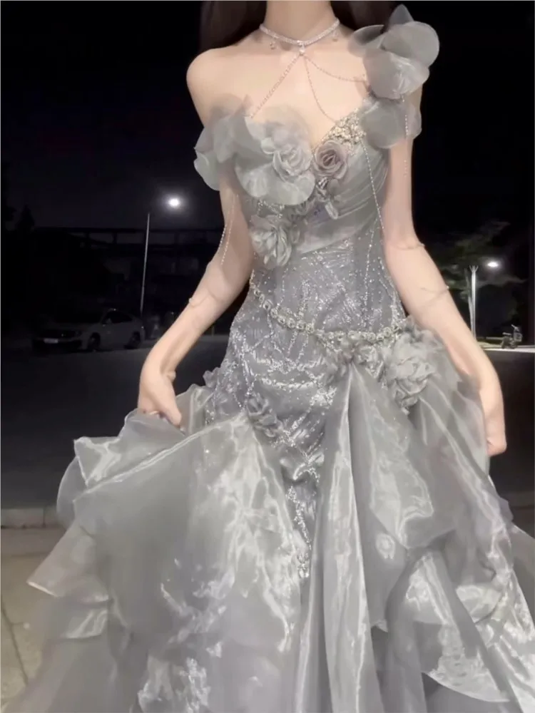 A new off-the-shoulder dress for the banquet host coming-of-age atmosphere featuring light luxury niche style