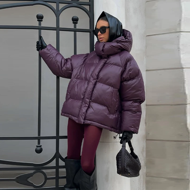 

Женское элегантное хлопковое пальто с высоким воротом, новинка 2025 года, винтажная бордовая блестящая куртка, зимняя свободная классическая толстая теплая верхняя одежда с капюшоном