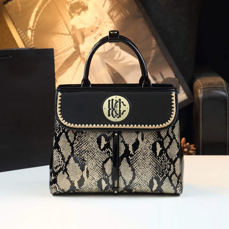 2024 New Snake Pattern Big Bag Women\'s Light Luxury Fashion Chain Underarm Bag Middle aged Mom Handheld Shoulder Bag