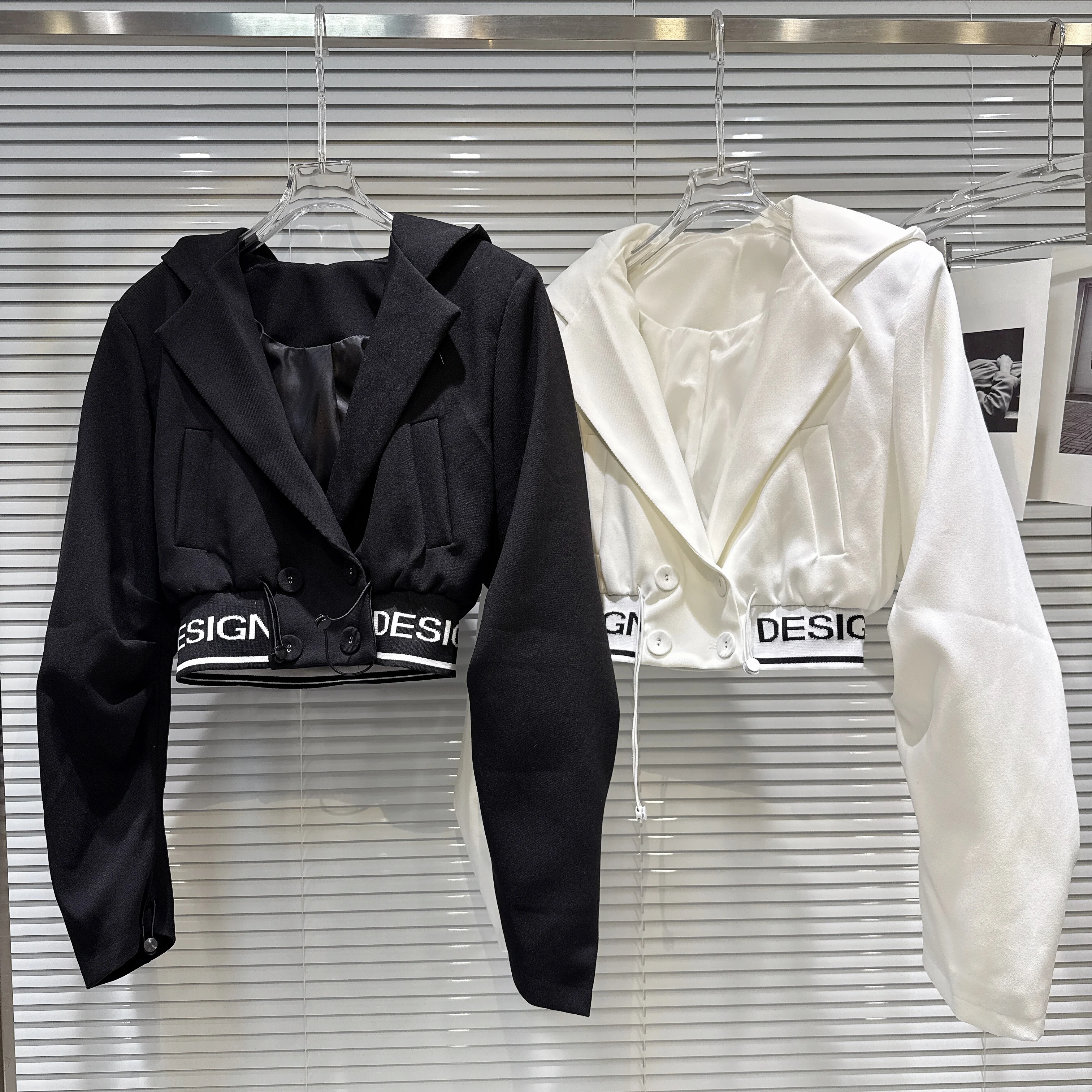 

2025 Autumn New Arrival: Cool & Edgy Lapel Hooded Letter Ribbed Waist Pad Shoulder Short Jacket