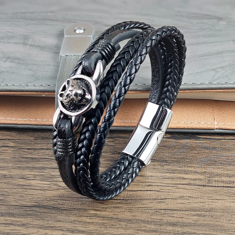 Viking Leather Magnetic Bracelet with Wolf Head Relief Design Mature Stable Elegant Suitable for Men's Stainless Steel Bracelet