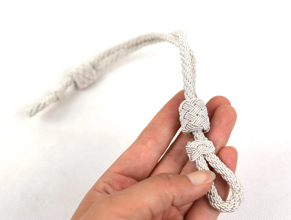 Gorro con visera plateada para oficiales alemanes, cordón para la barbilla