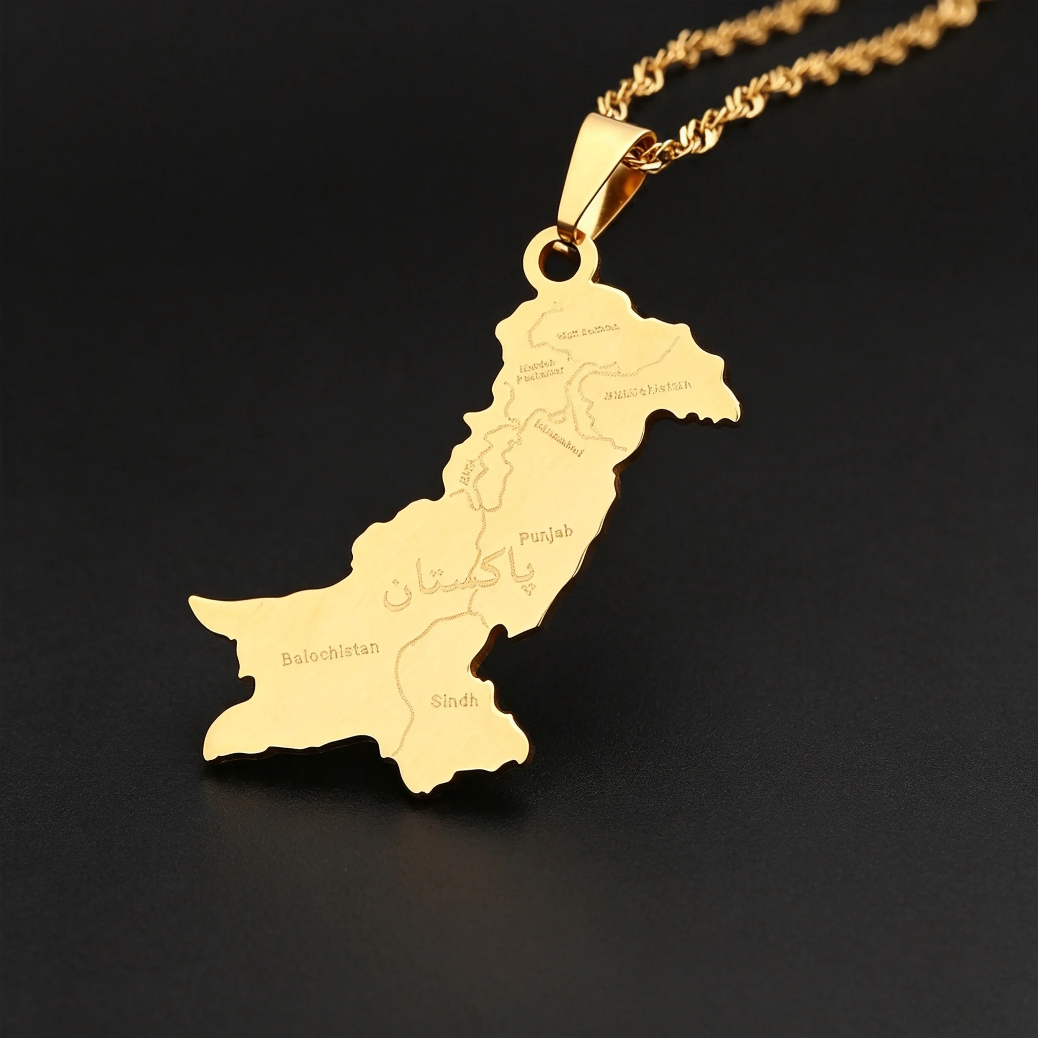 Men Accessories In Pakistan - Naszyjnik z zawieszką w kształcie mapy