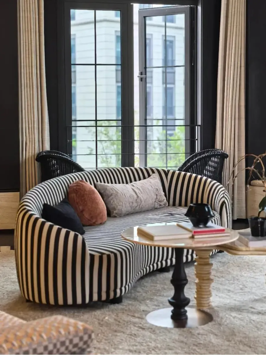 fl-Modern Minimalist Apartment Sofa Vintage Style Black White Striped Three-Seater PU Model Room Designer Irregular Sofa%