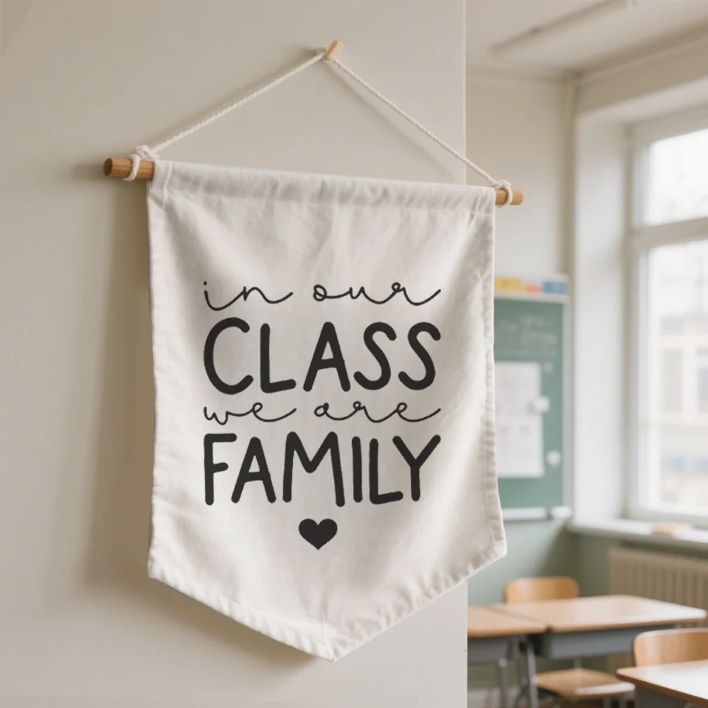 

1pcs "In Our Class We Are Family" White Banner Gift for Kids Educators Back-to-School Supplies for Indoor Wall & Door Decoration