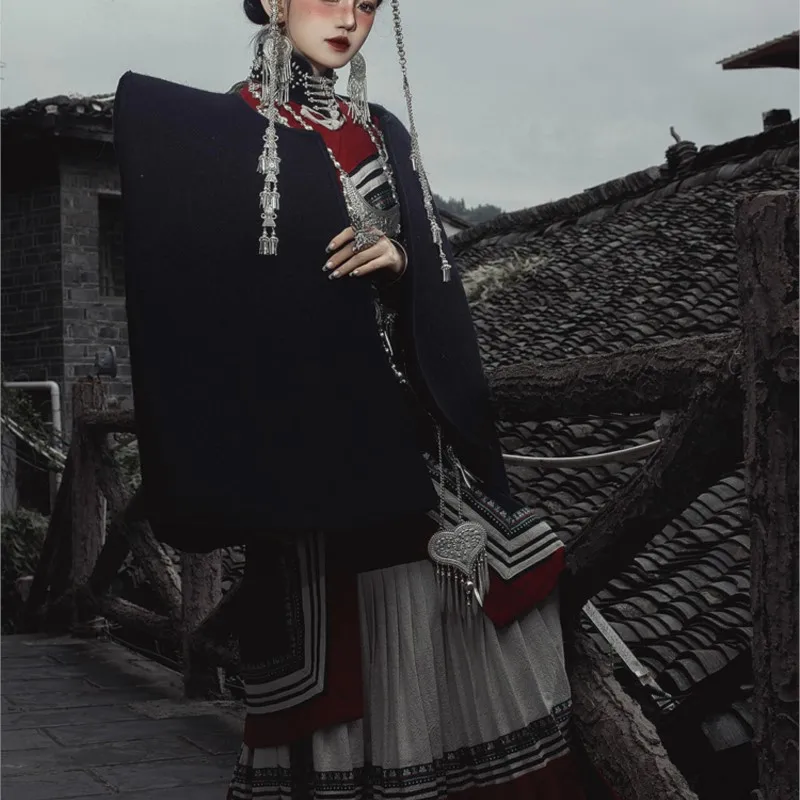 Roupas bordadas de algodão e linho resistentes para shows em uma grande versão de fantasia com fotografia de viagens em estilo étnico