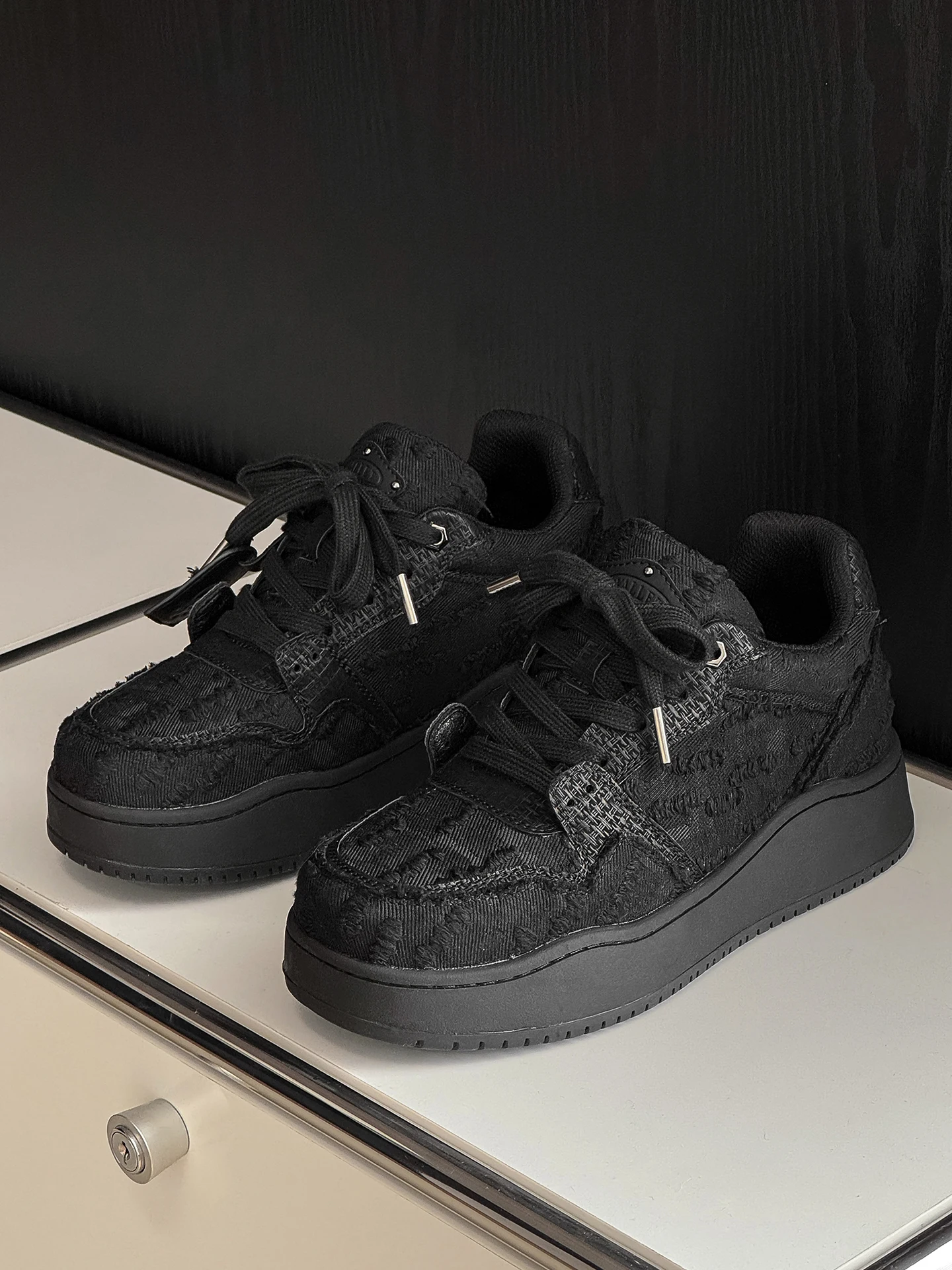 zapatos-deportivos-casuales-negros-unisex-con-suela-gruesa-y-elevacion-invisible-de-7cm-transpirables-versatiles-de-cana-b
