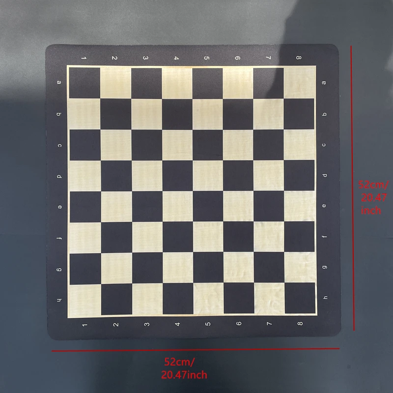 

Шахматная доска большого размера из мягкой резины, 52 см/20,47 дюйма, черно-белая клетчатая, может свернуть в хранении, прочная портативная шахматная доска.