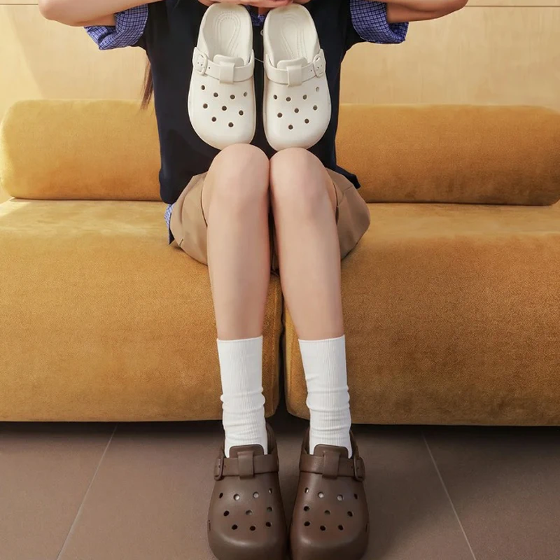 House Slippers Woman Cloud Slides Outdoor Hollow Out Summer Sandal Ladies Home Shoe Flat Female Flip Flop Clapper Beach Bathroom