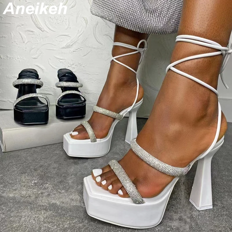 

Женские массивные сандалии Aneikeh на платформе и высоком каблуке с кристаллами, модные пикантные сандалии с открытым носком и перекрестными ремешками на щиколотке, обувь для ночного клуба, 2024