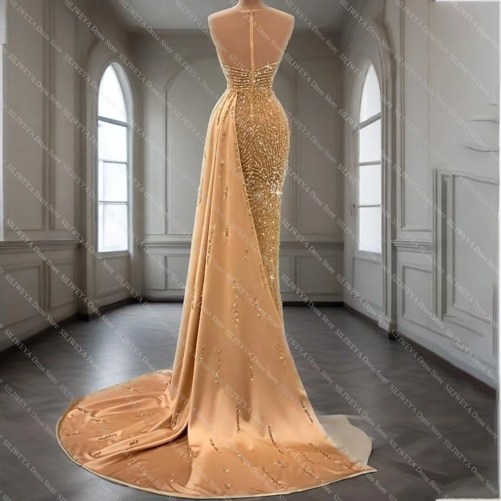 Abiti da sera opulenti a sirena di cristallo per le donne Elegante strascico laterale senza spalline con paillettes glitterate Perline Abiti da festa su misura