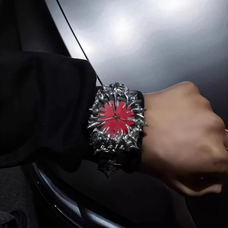 手作りのドラゴンスケールクォーツ時計,先のとがった錫溶接時計,男性と女性のためのニッチなデザイン,ヨーロッパとアメリカのオリジナル時計