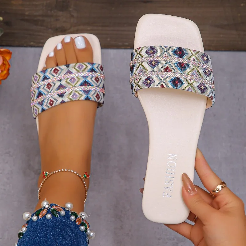 

2025 Новые разноцветные шлепанцы на плоской подошве для женщин, женские летние пляжные шлепанцы с квадратным носком в стиле ретро, женские летние пляжные тапочки с мягкой подошвой Женская Обувь
