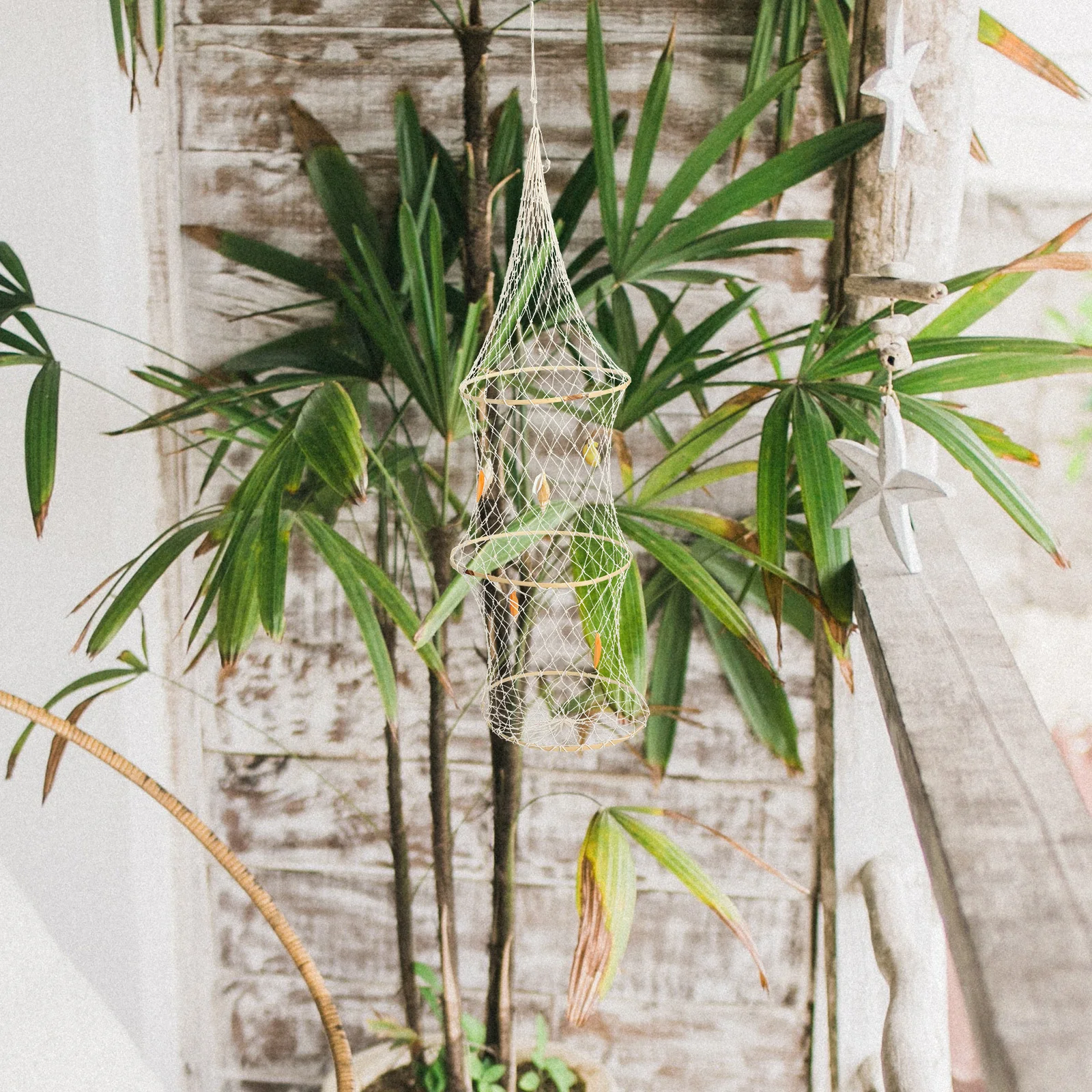 

Decorative Fishing Net Nautical Style Bamboo Shell Material Wall Hanging for Ocean Themed Party Beach Bathroom Decor Coastal